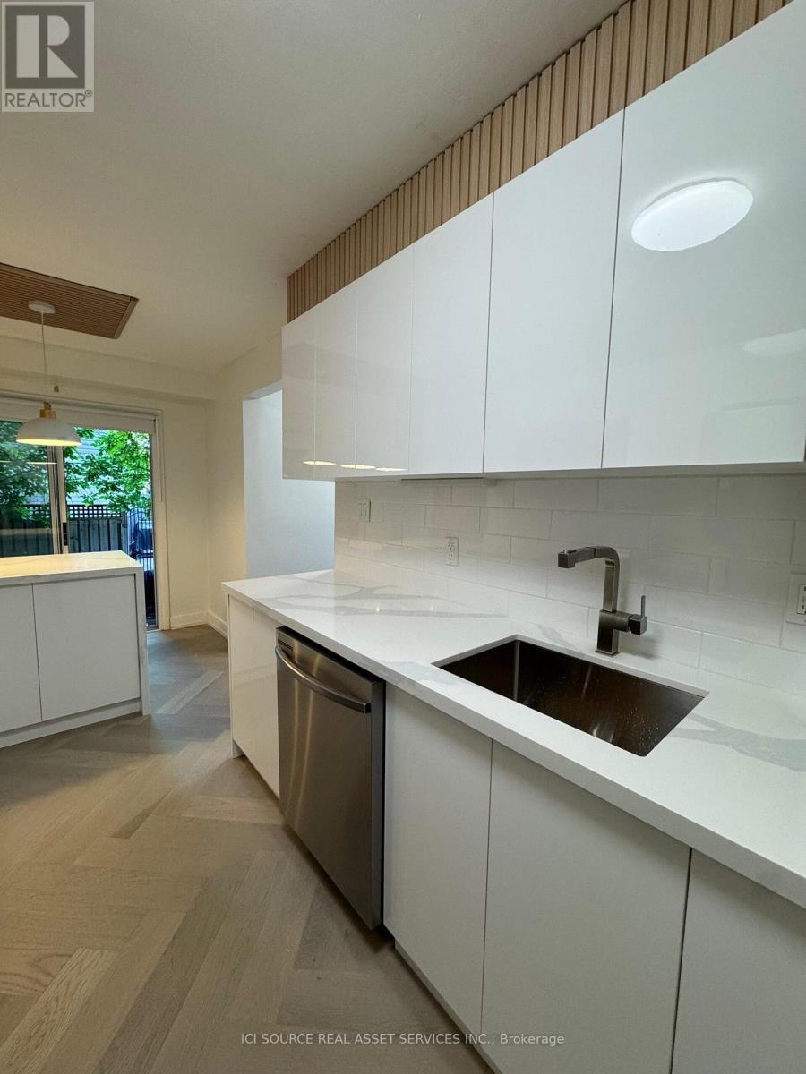 10 - 914 MOHAWK ROAD E