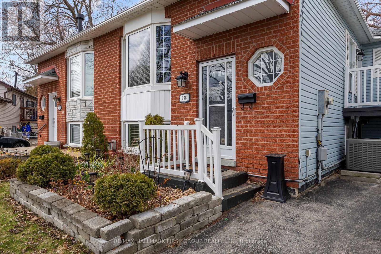 676 FROBISHER COURT