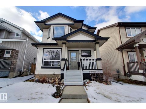415 HEMINGWAY RD NW Edmonton AB T6M0J8