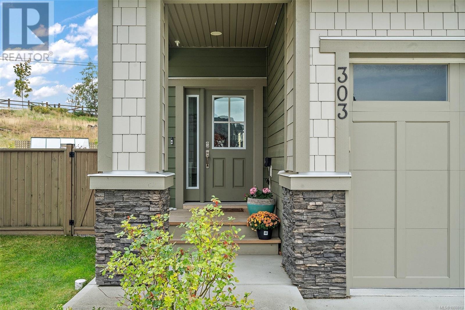 303 Curlew Pl