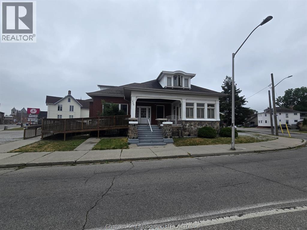 226 WELLINGTON STREET West