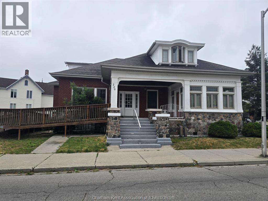 226 WELLINGTON STREET West