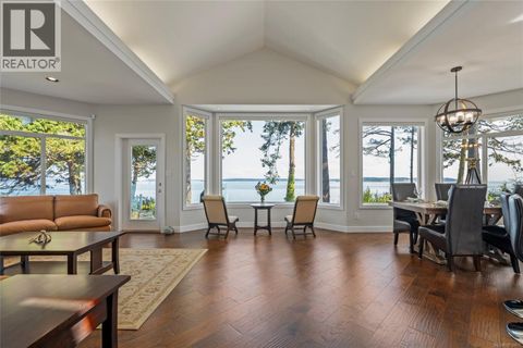9055 Lochside Dr North Saanich BC V8L1N1