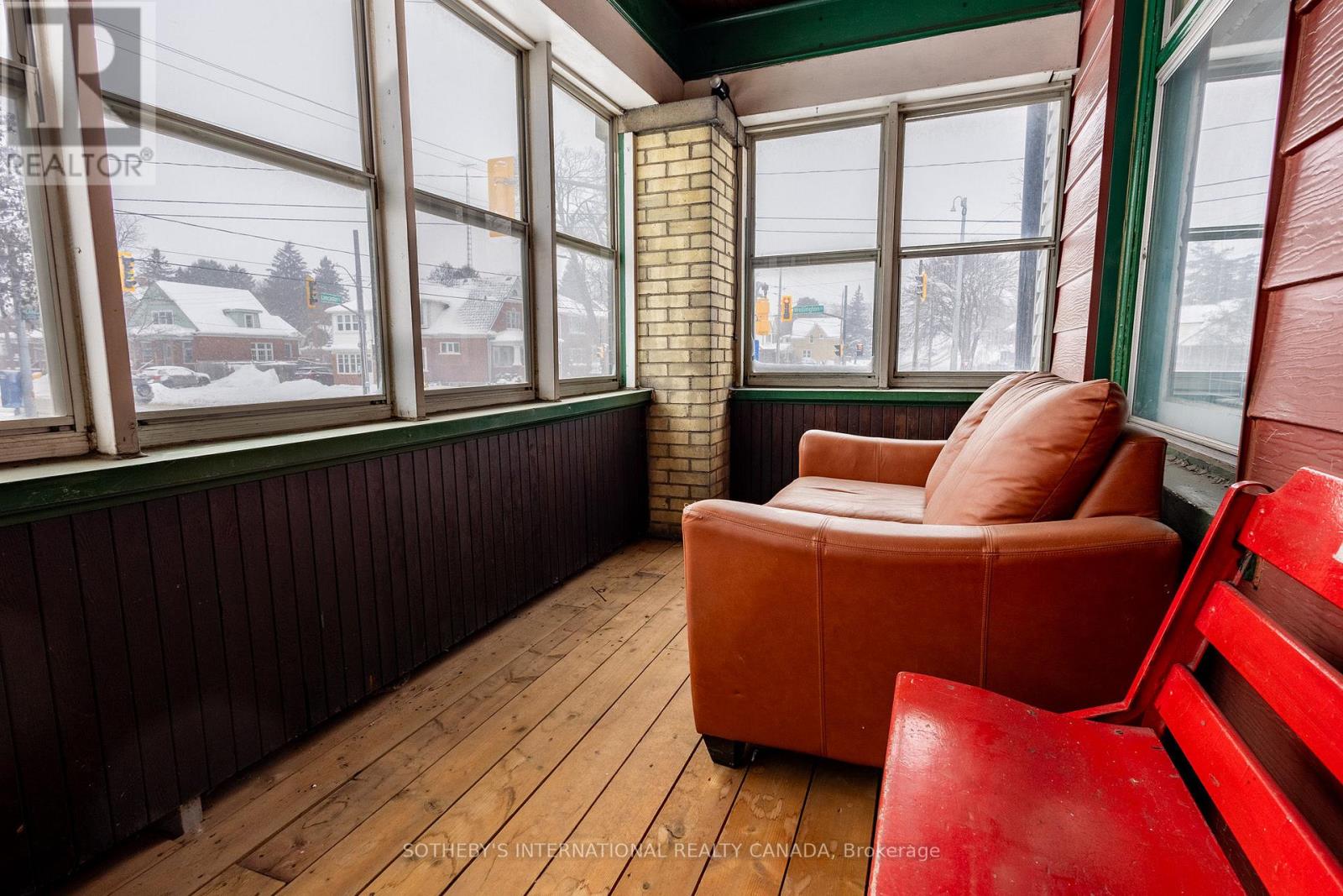 64 LANCASTER STREET W