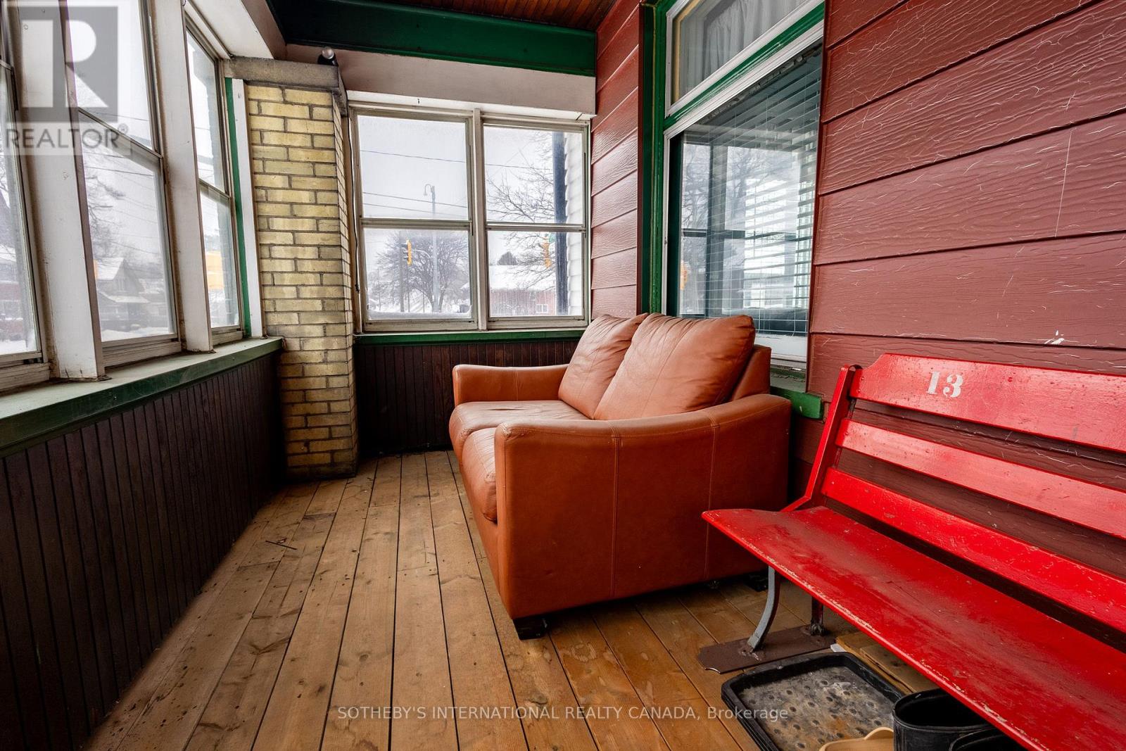 64 LANCASTER STREET W