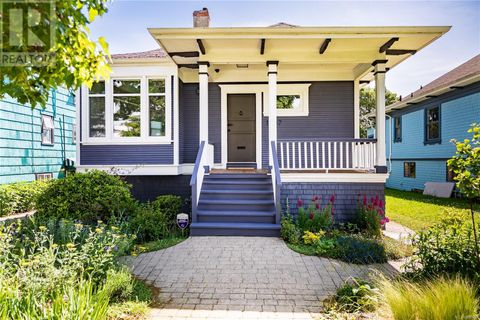 1737 Bank St Victoria BC V8R4V7