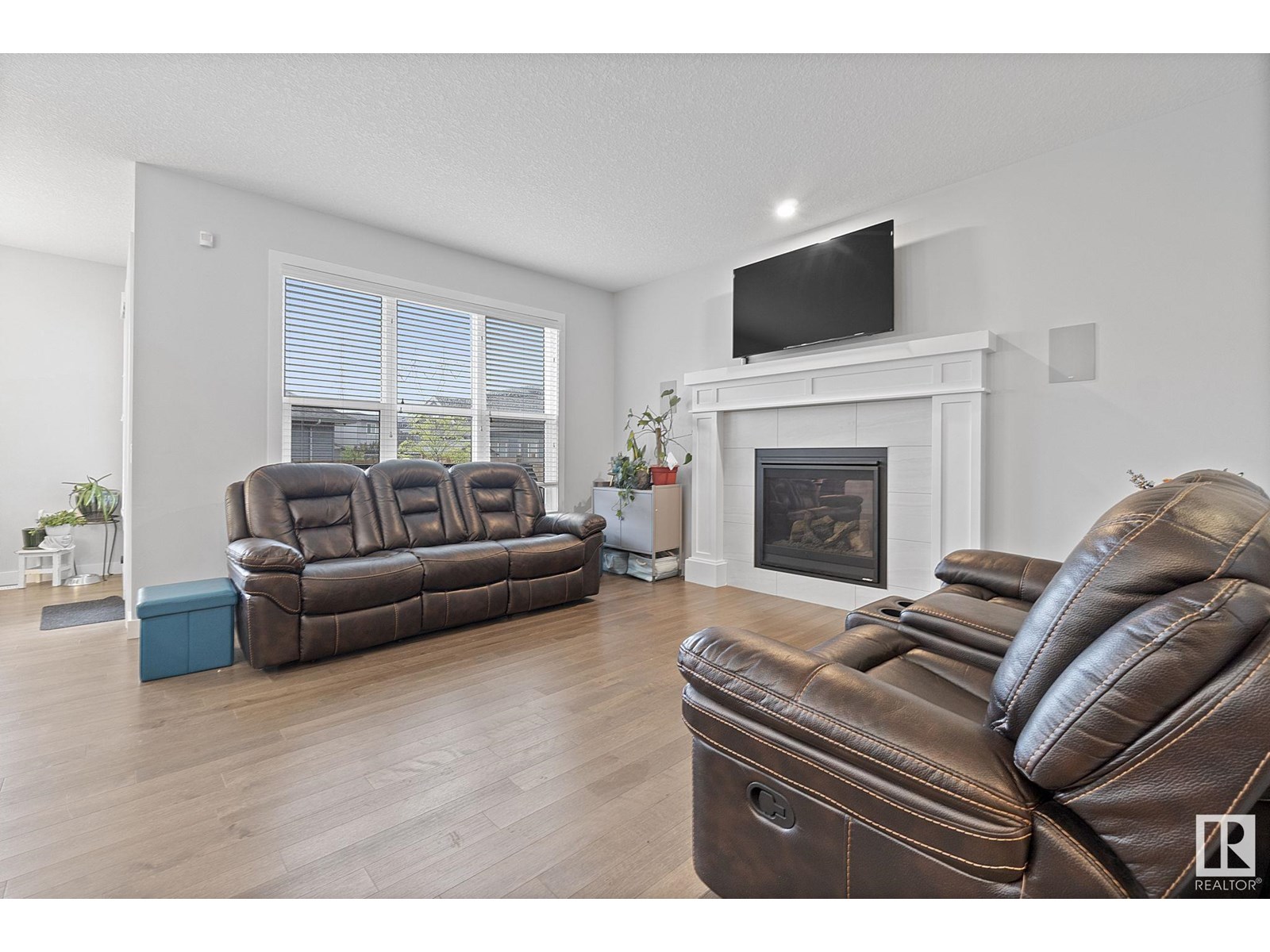 2839 202 ST NW
