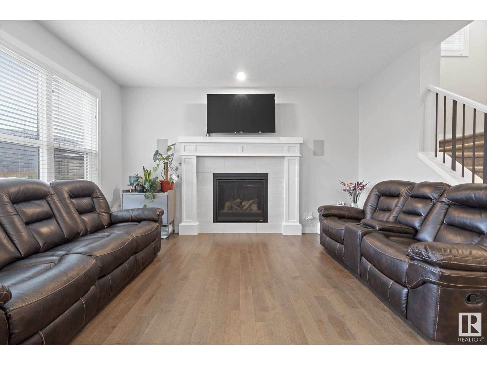 2839 202 ST NW