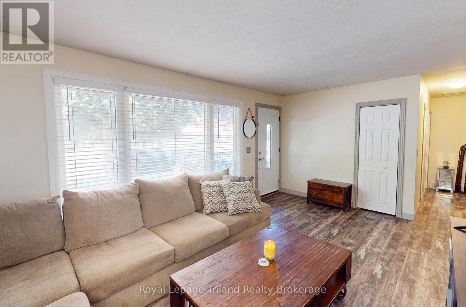 6 ELMWOOD CRESCENT