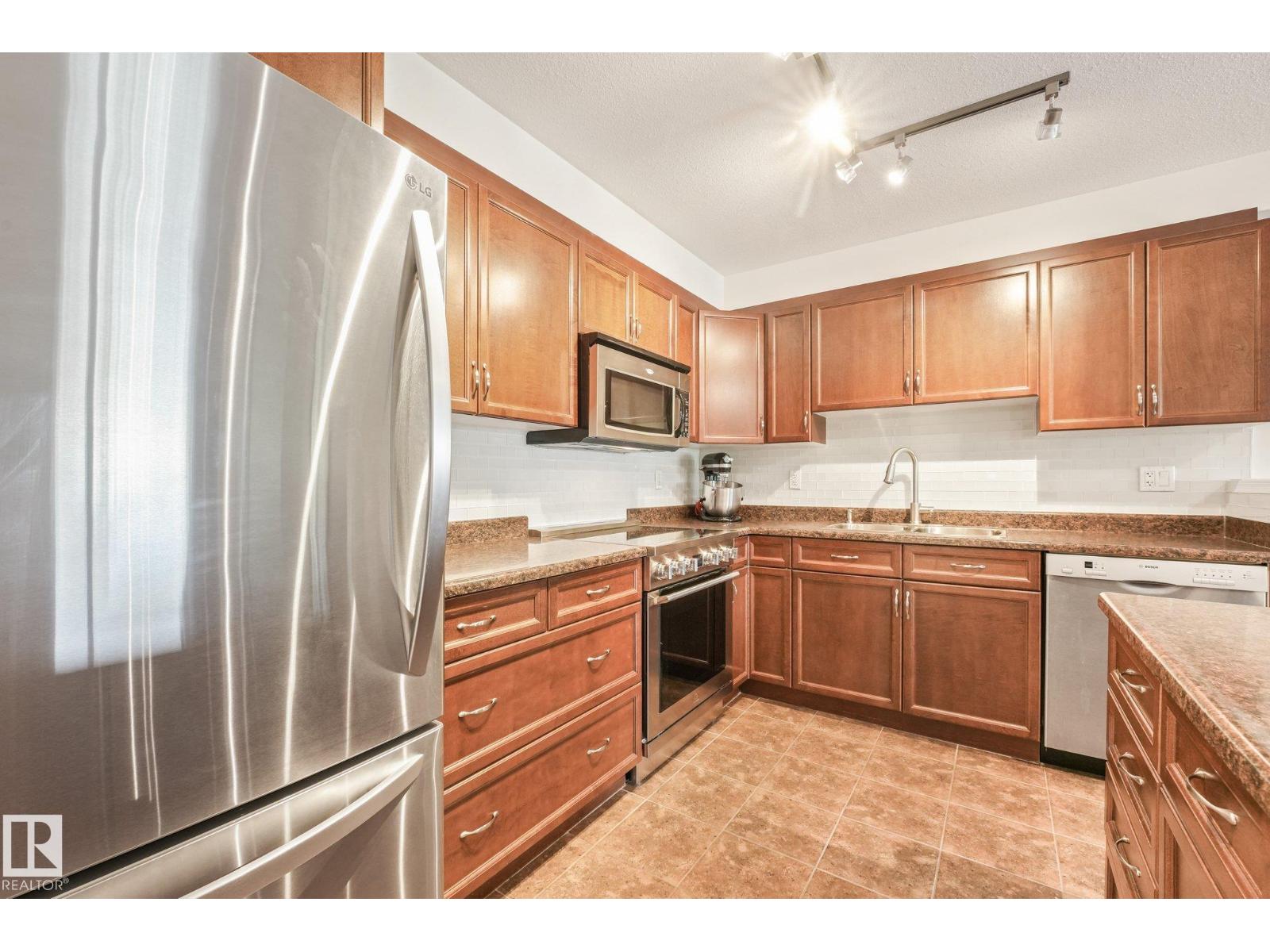 #209 1589 GLASTONBURY BV NW