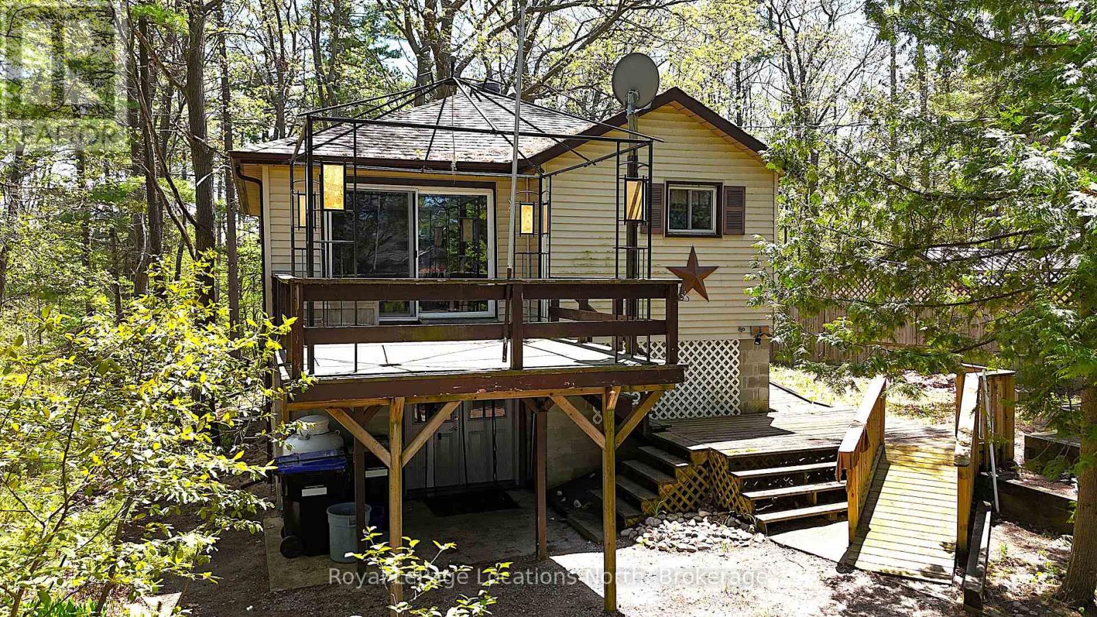 Photo 1 of 30 — 25 BALMORAL AVENUE, Tiny, ON L0L1P1