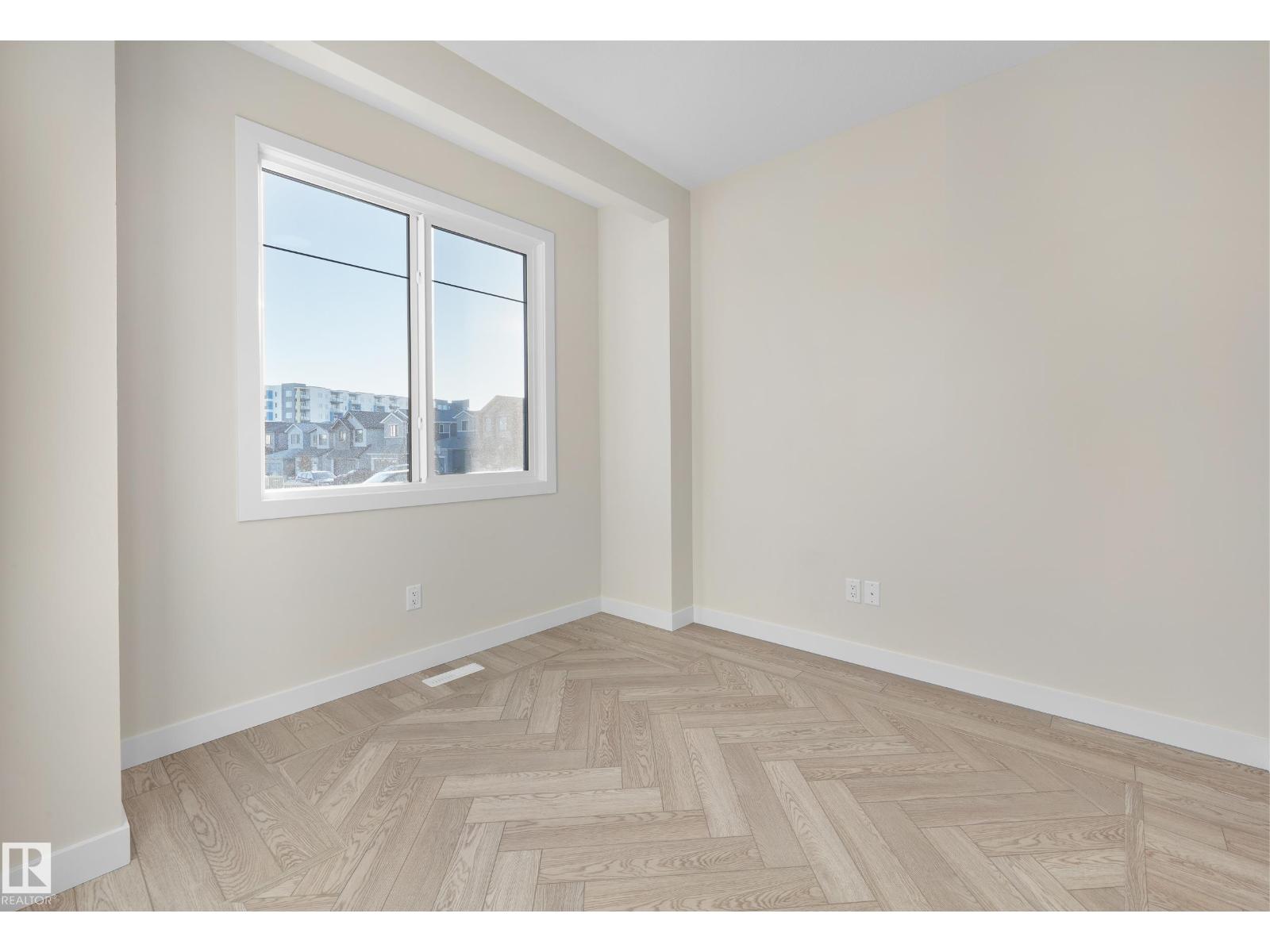 9336 221 ST NW