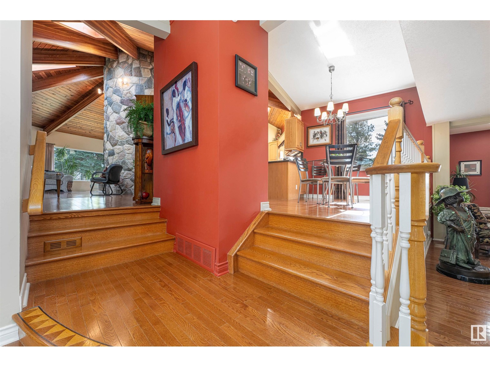 23022 LAMOUREUX DR
