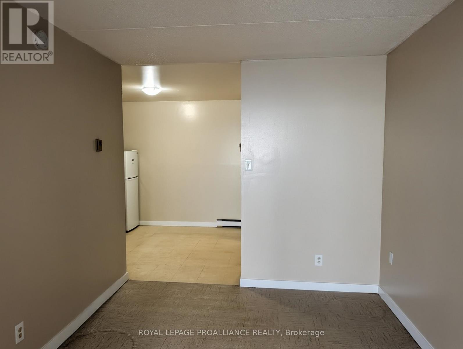 35 - 1837 LANSDOWNE STREET W