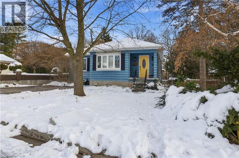 69 LOWREY Avenue N Cambridge ON N1R5A4