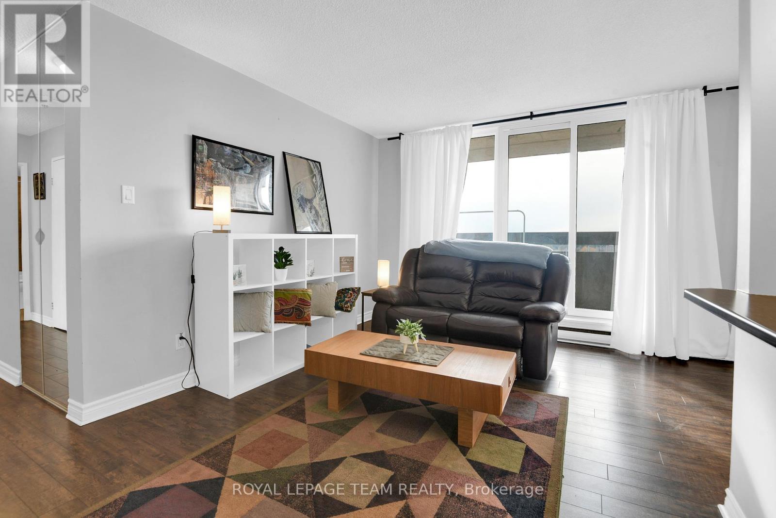 811 - 2000 JASMINE CRESCENT