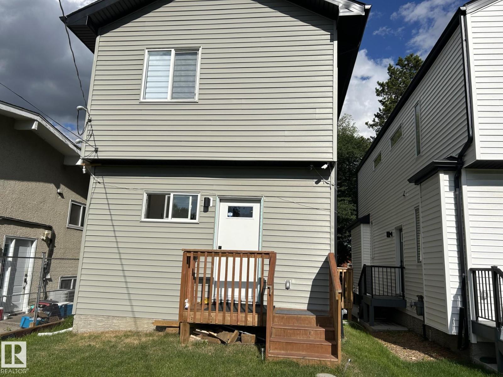 12144 83 ST NW