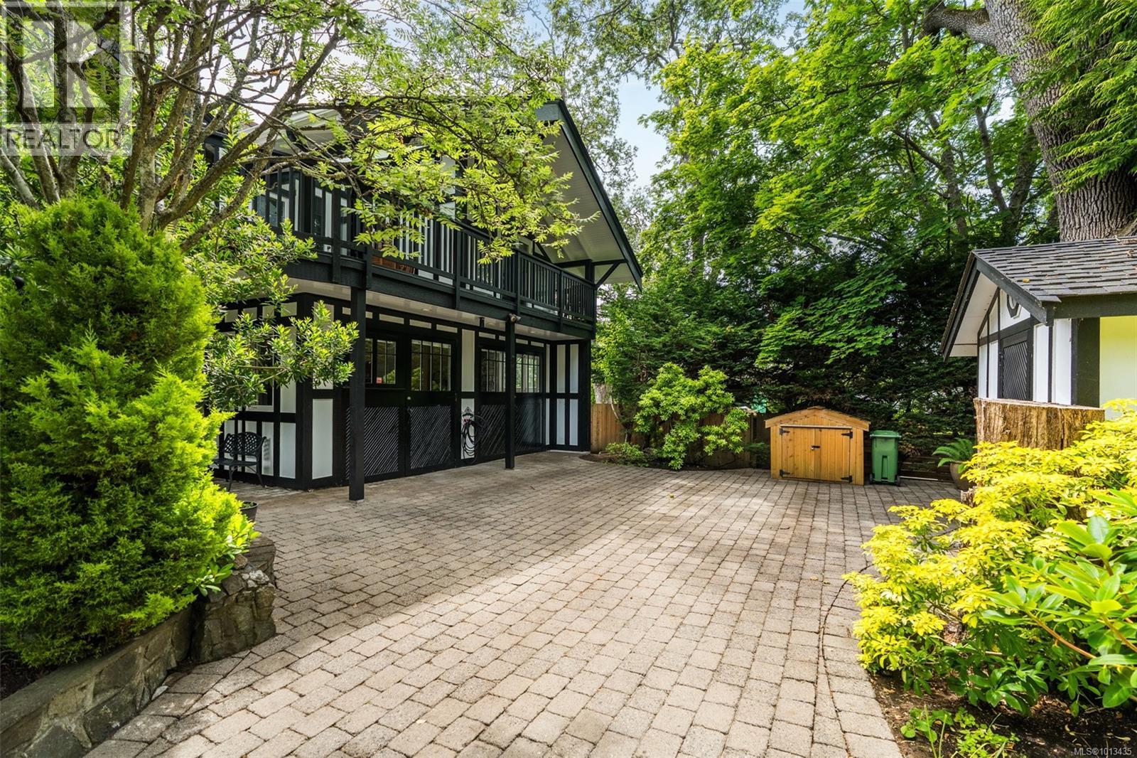 2088 Falkland Pl