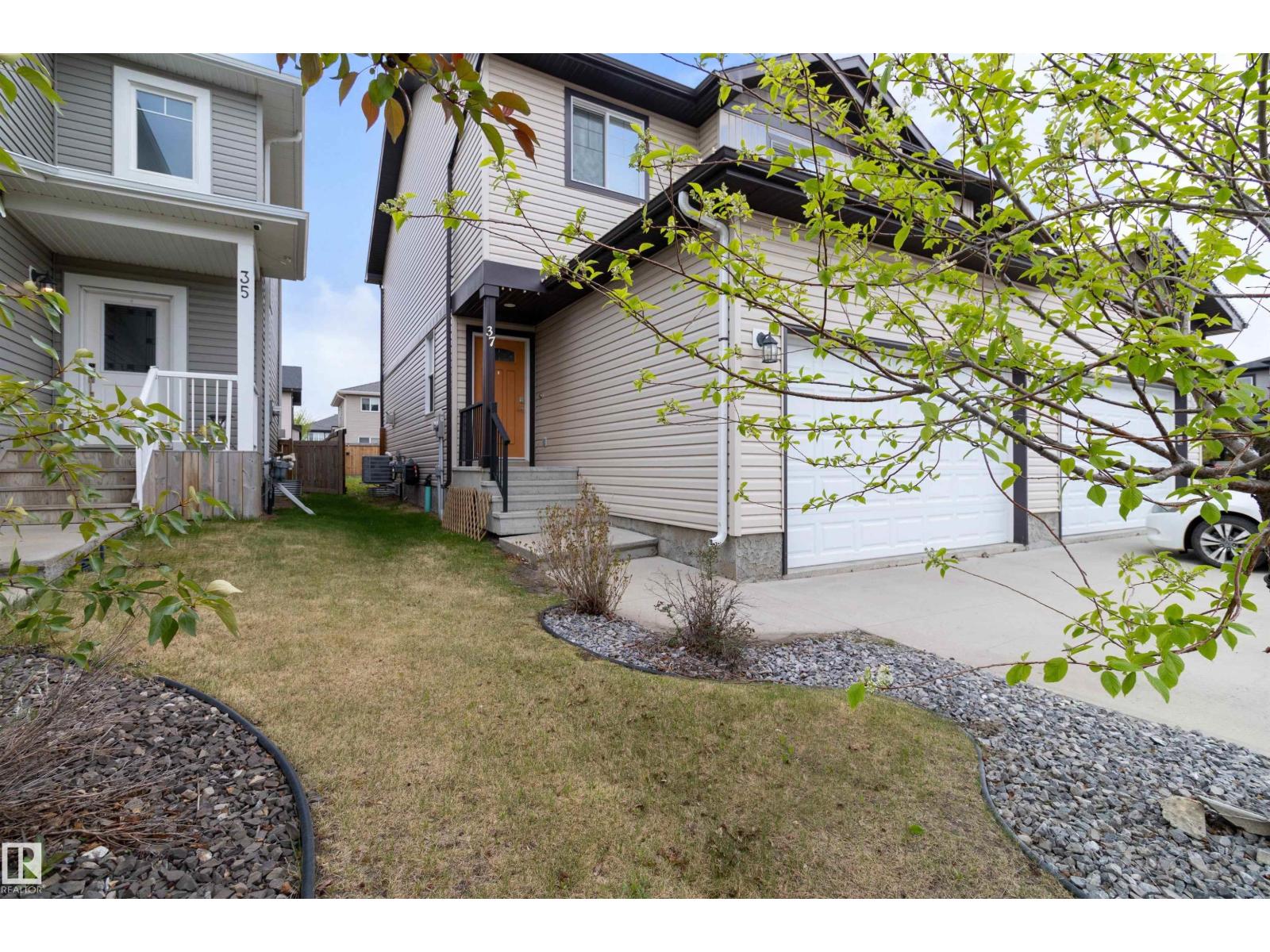 37 ROSEBERRY LN