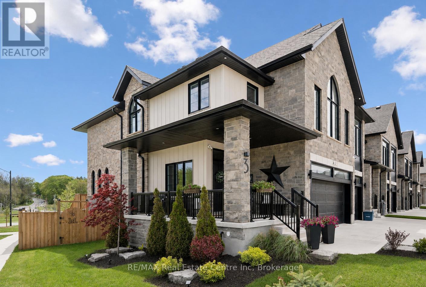 3 QUEENSBROOK CRESCENT