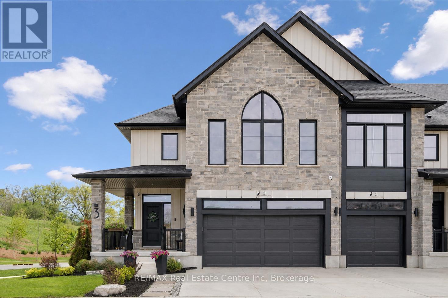 3 QUEENSBROOK CRESCENT