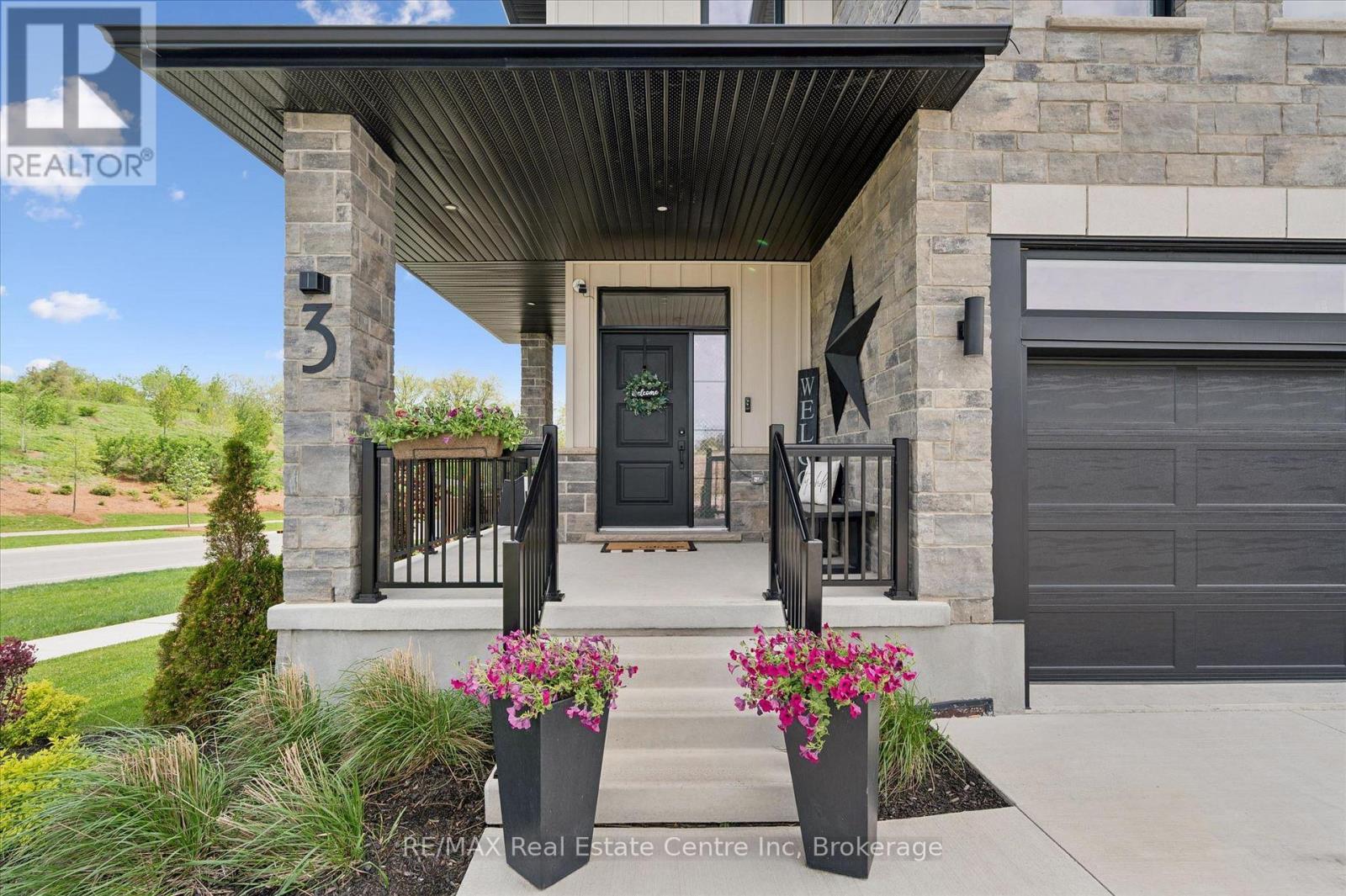 3 QUEENSBROOK CRESCENT