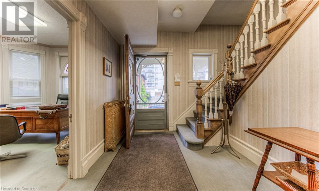 9 AHRENS Street W