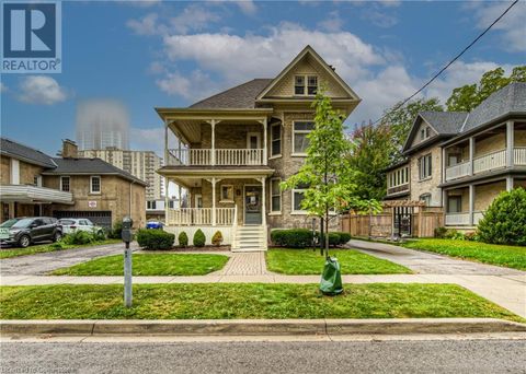 9 AHRENS Street W Kitchener ON N2H4B6