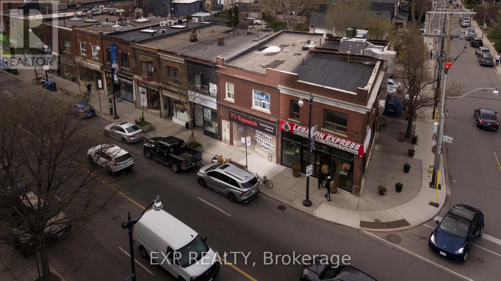 3052 DUNDAS STREET W