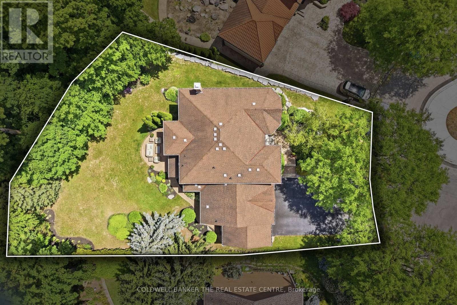 49 FALLING LEAF COURT