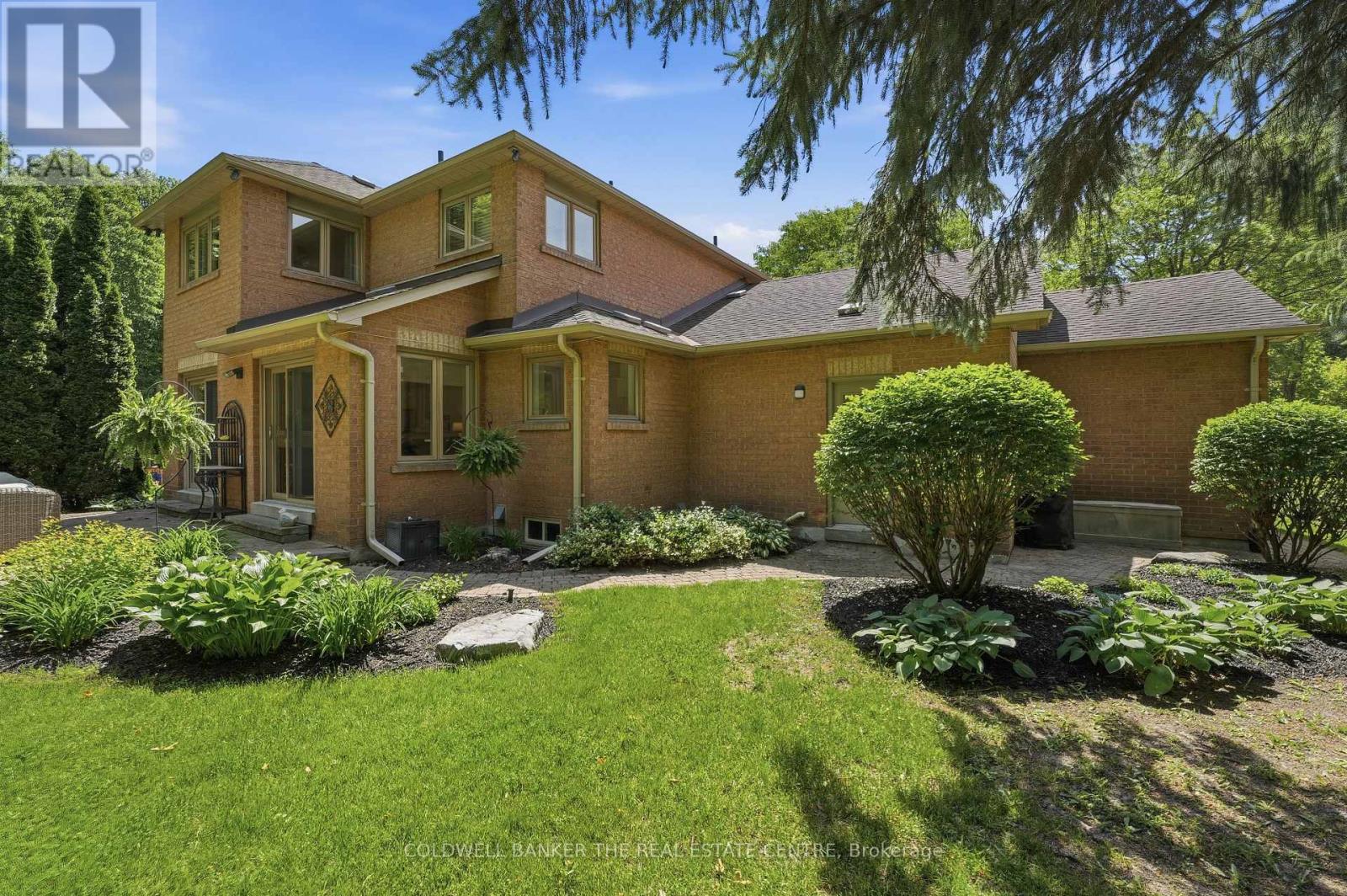 49 FALLING LEAF COURT