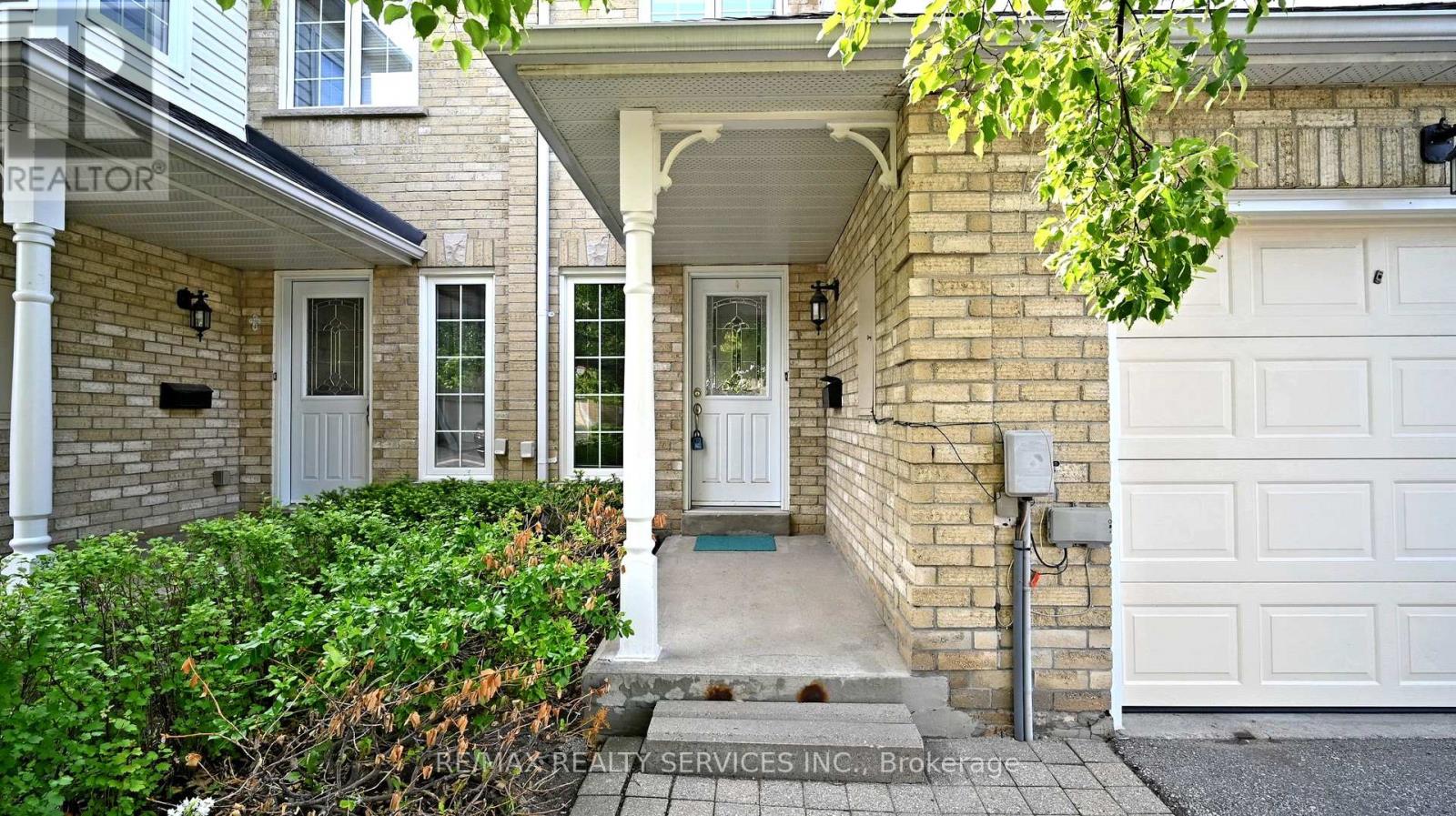 28 HEATHCLIFFE SQUARE