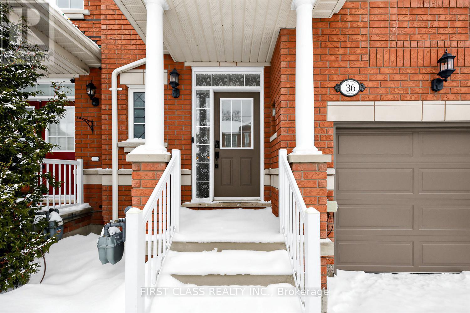 36 - 8 TOWNWOOD DRIVE