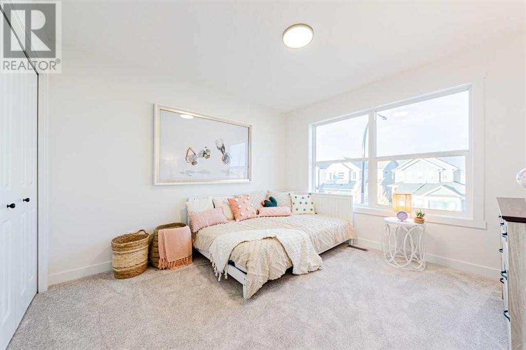 40 Buffaloberry Manor SE