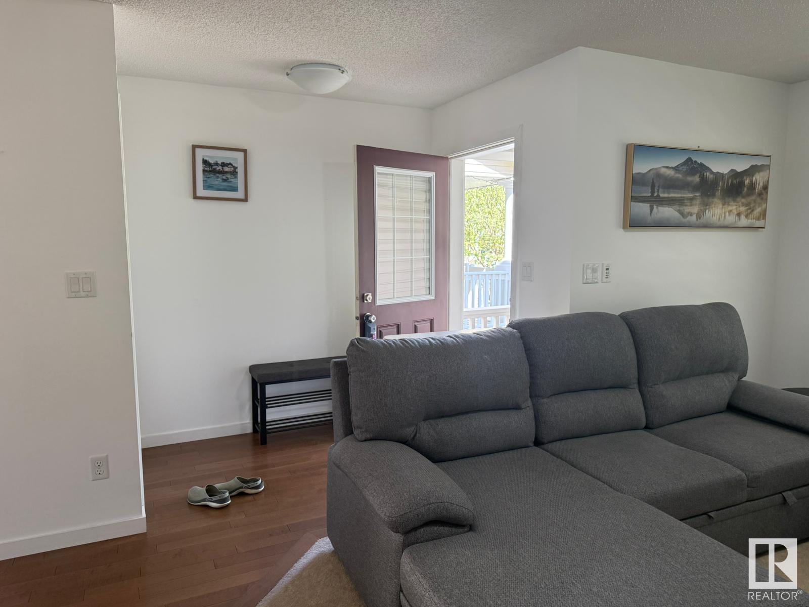 1332 74 ST SW