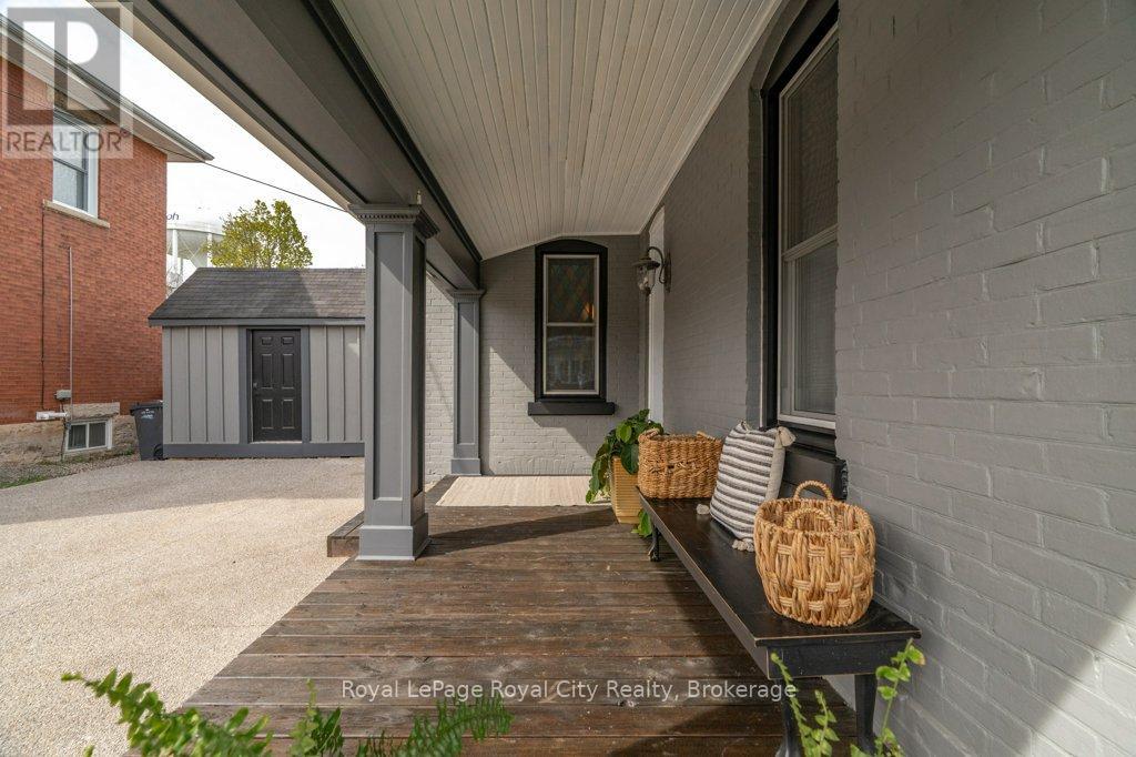 554 WOOLWICH STREET