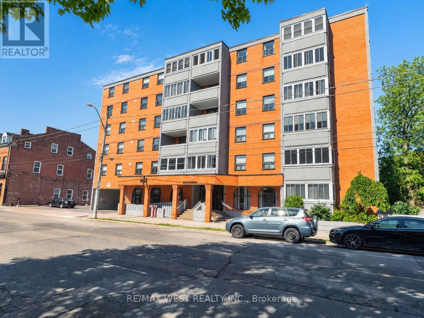 Photo 1 of 16 — 406 - 23 MAIN STREET Unit 406, Hamilton (Dundas), ON L4H2P7