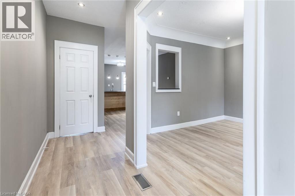 86 SMITH Avenue
