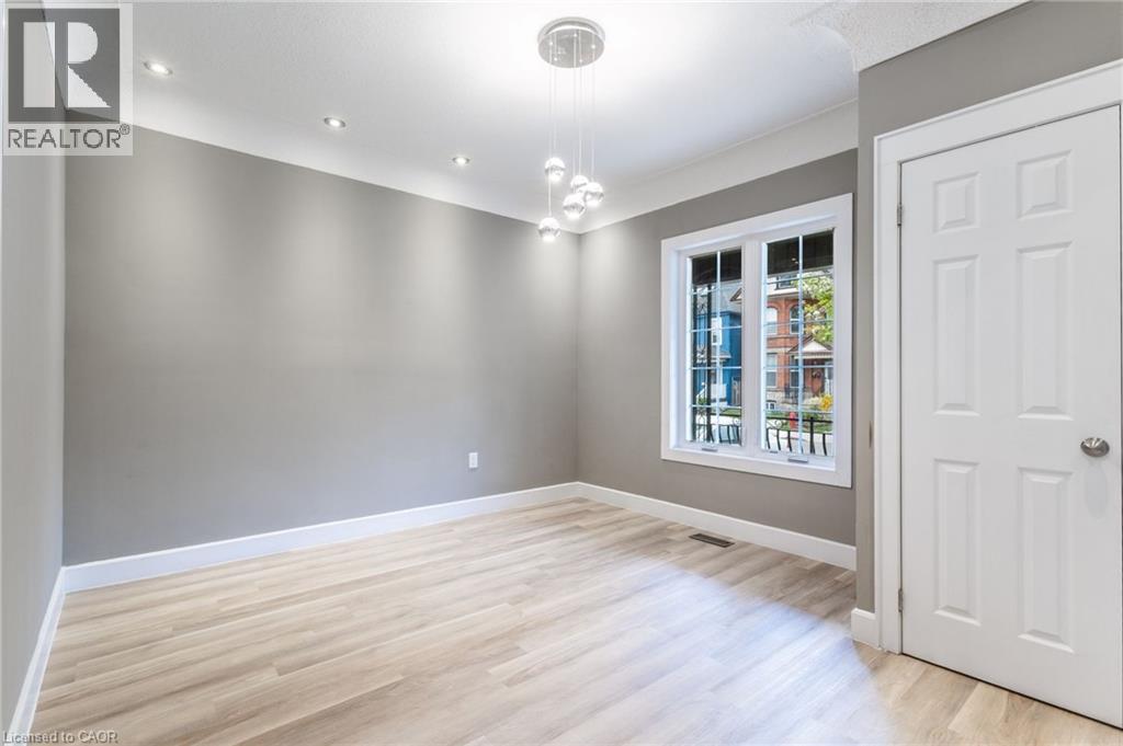 86 SMITH Avenue