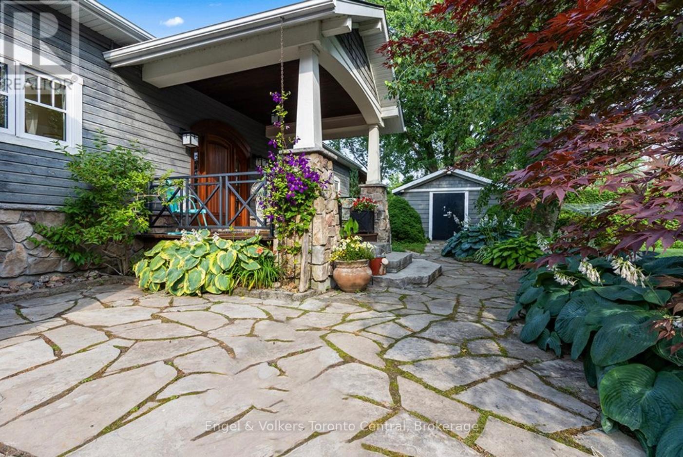 19 GEORGIAN MANOR DRIVE
