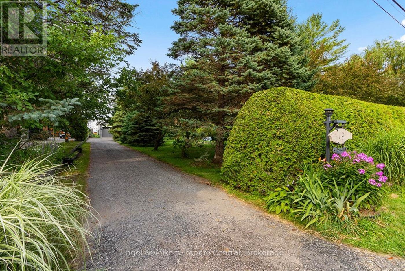 19 GEORGIAN MANOR DRIVE