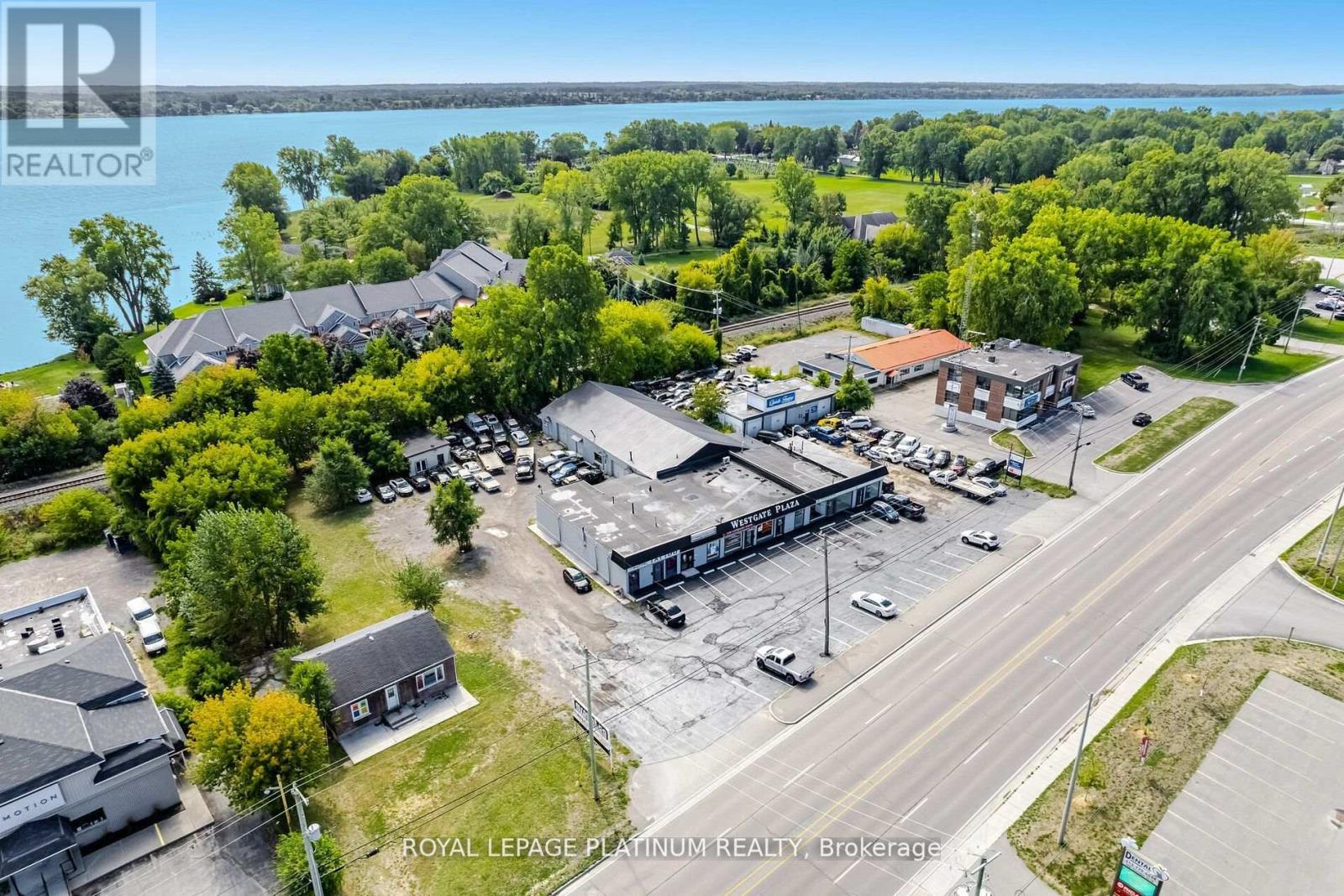 3 - 481 DUNDAS STREET W