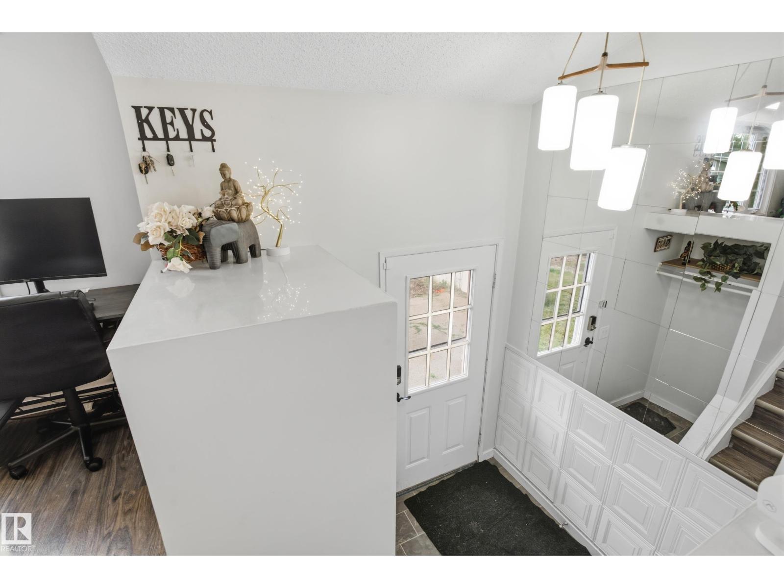 5303 21 AV NW