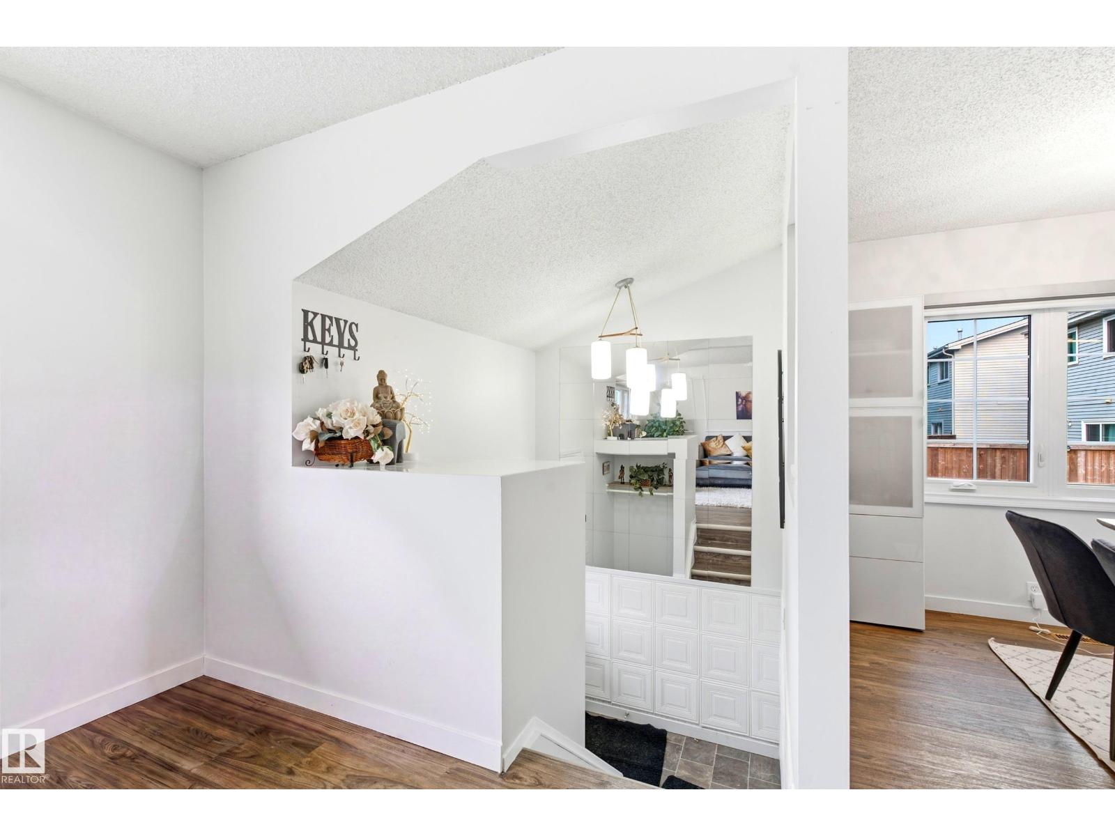 5303 21 AV NW