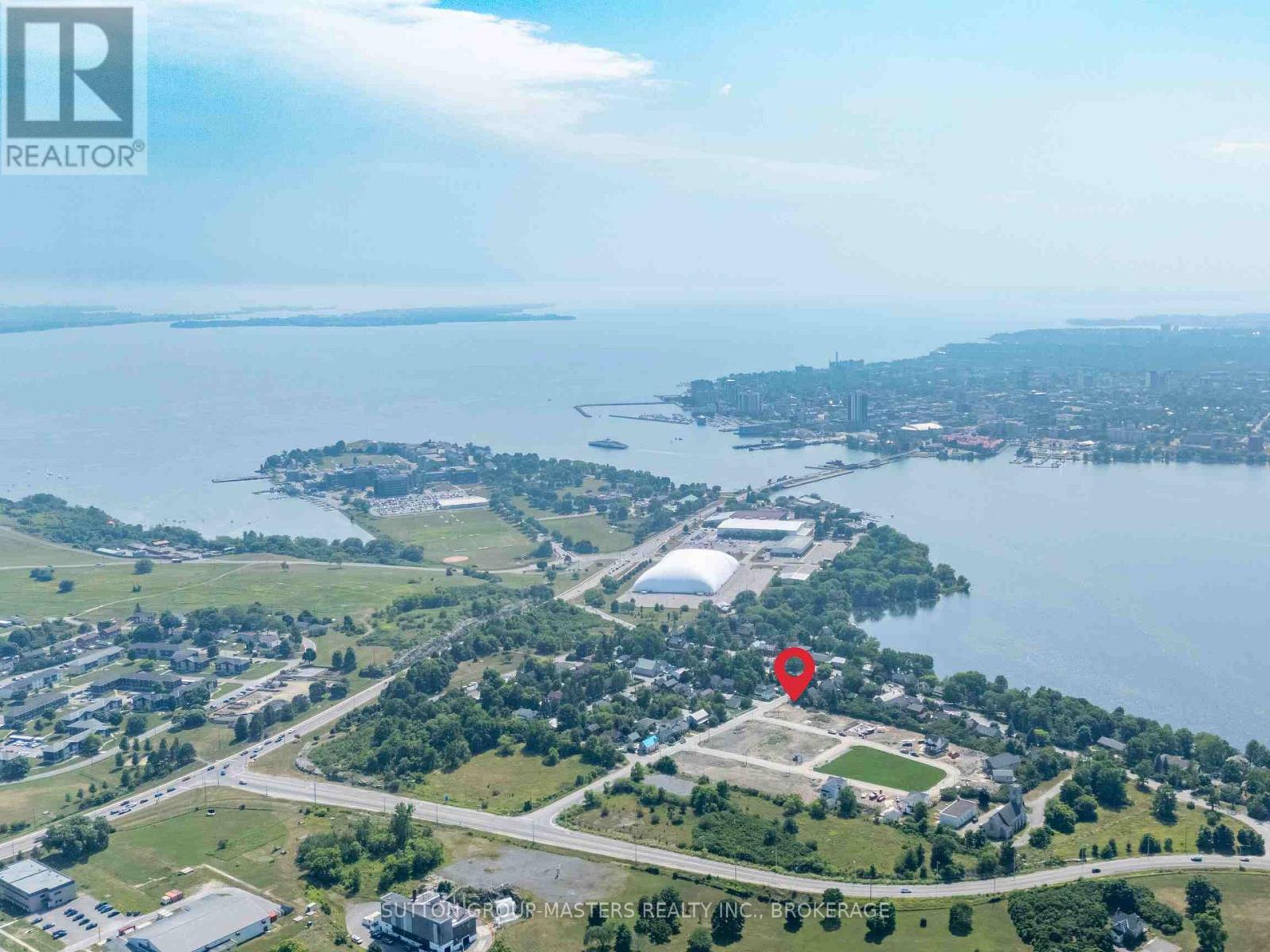 405 WELLINGTON STREET