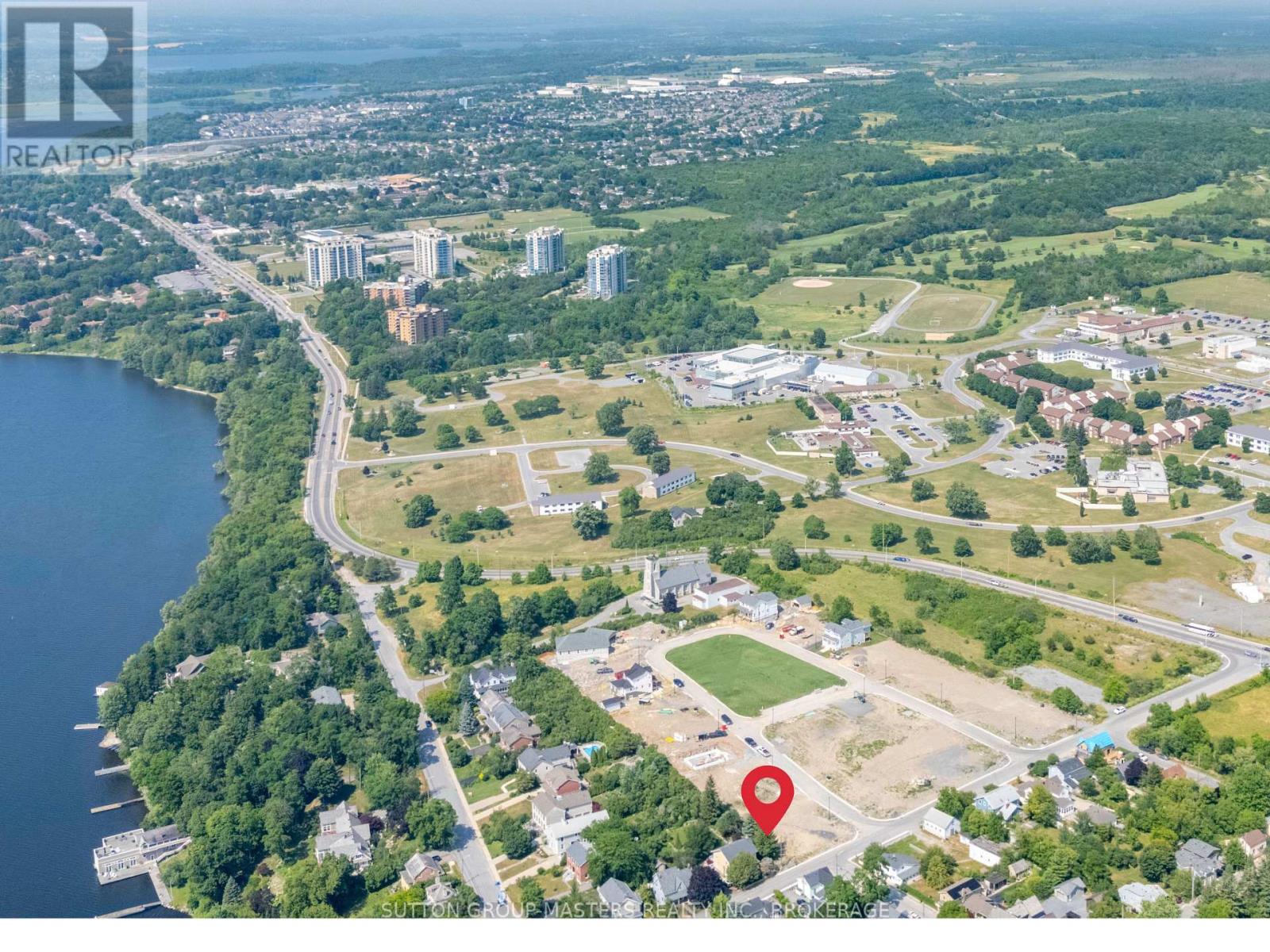 405 WELLINGTON STREET