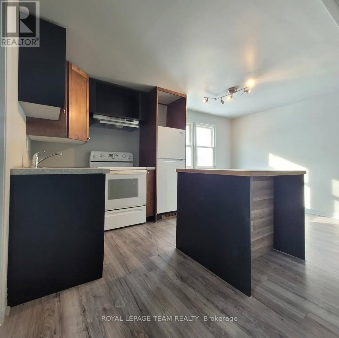 1008 ST. LAURENT BOULEVARD