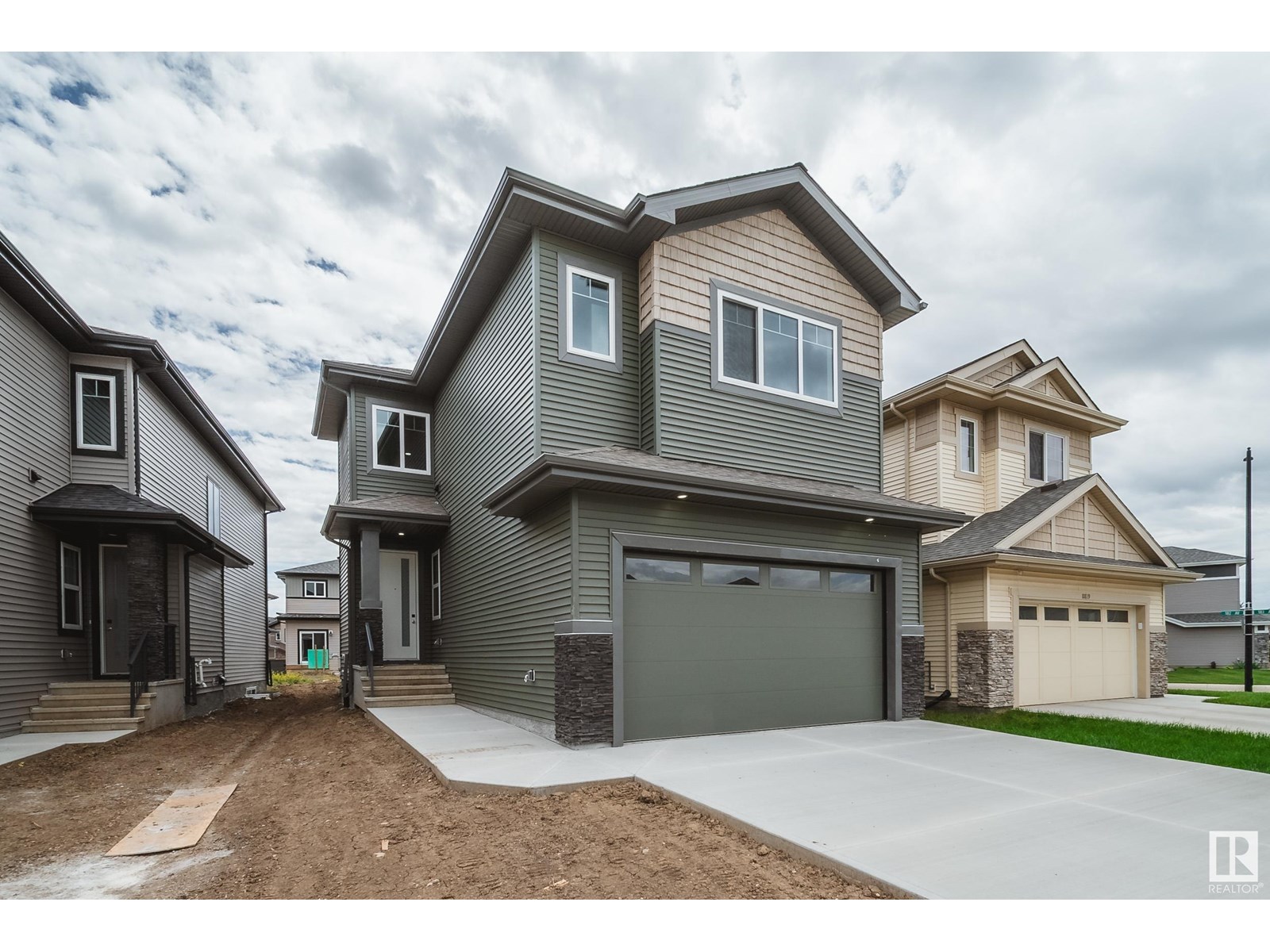 8815 183 AV NW