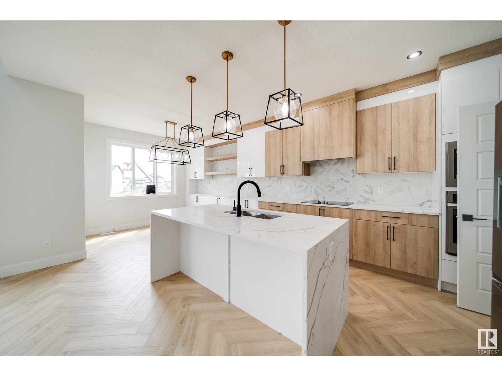 8815 183 AV NW