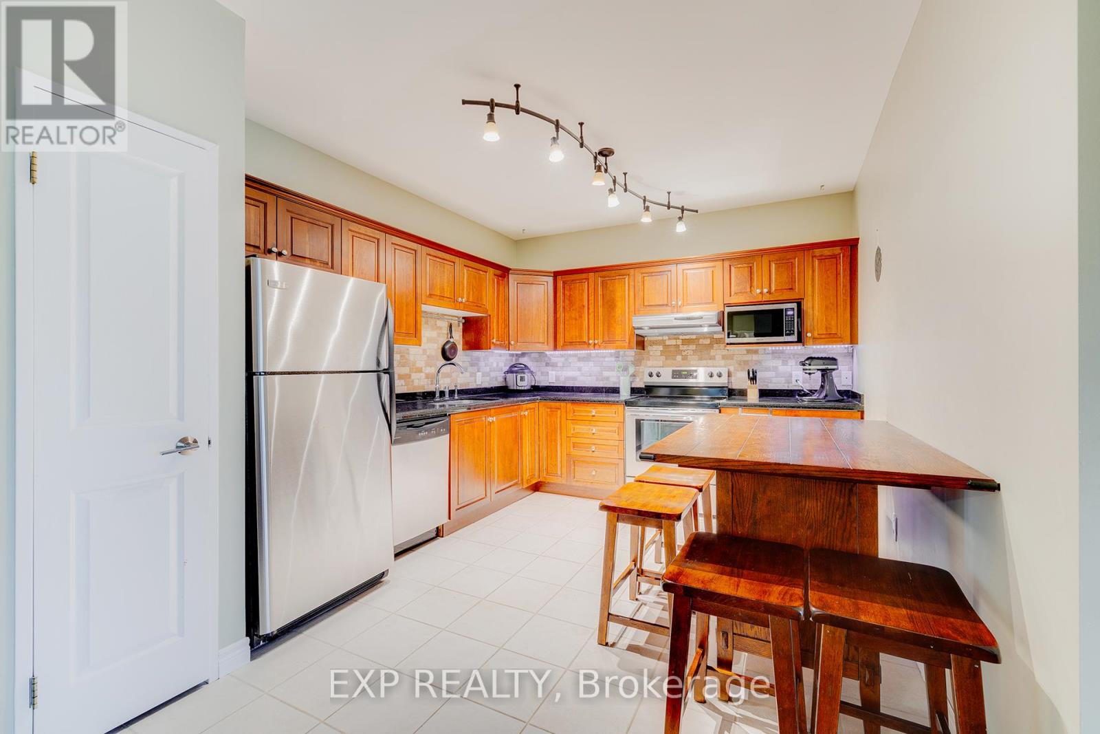 403 - 255 KEATS WAY